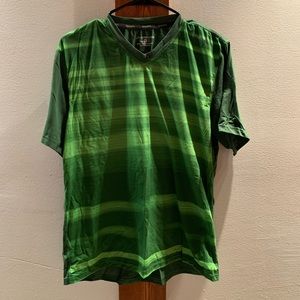 Brooks Men’s Running tech shirt, size medium, v neck, great condition.